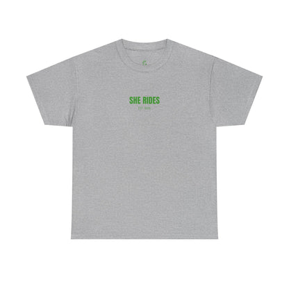 She Rides Basic T-shirt Groen//Bikergirl T-shirt